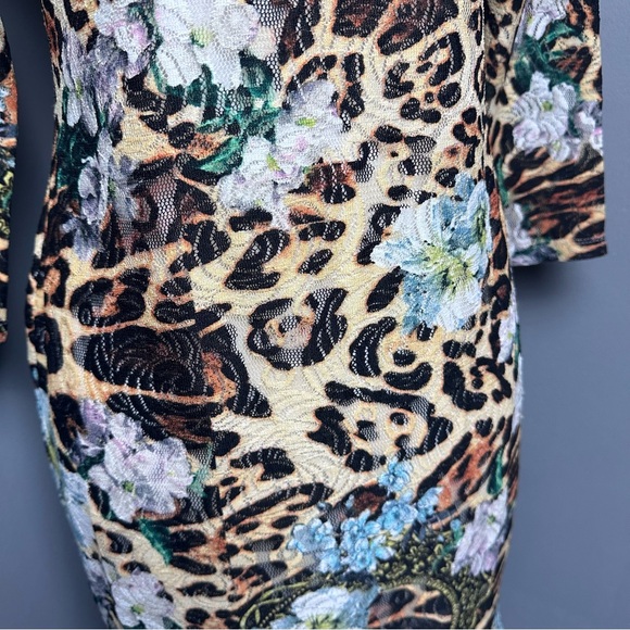 Printed lace order sleeve animal and floral print body con dress. - Picture 7 of 11
